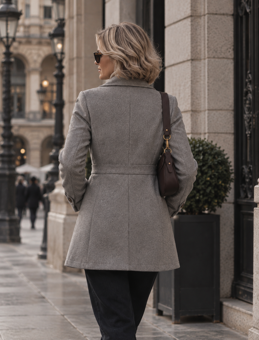 Le Manteau Élégant Boutonné